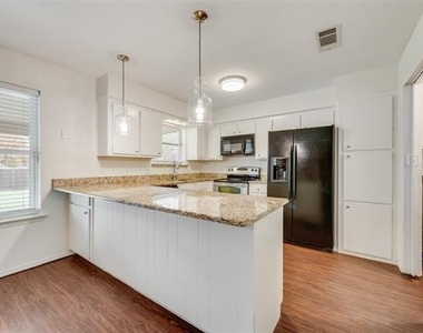 516 Roberts Drive - Photo Thumbnail 10