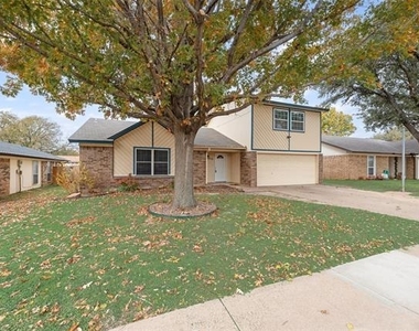 516 Roberts Drive - Photo Thumbnail 2