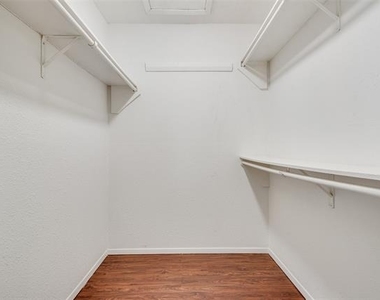 516 Roberts Drive - Photo Thumbnail 16