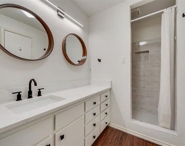 516 Roberts Drive - Photo Thumbnail 24