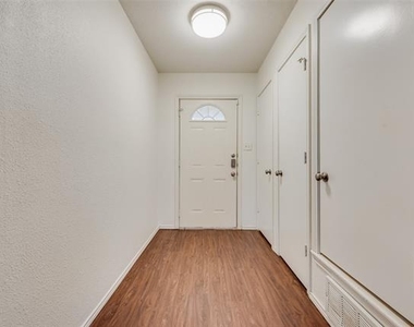 516 Roberts Drive - Photo Thumbnail 4