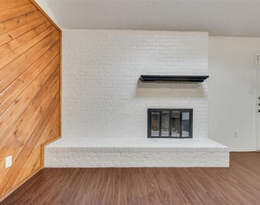 516 Roberts Drive - Photo Thumbnail 6