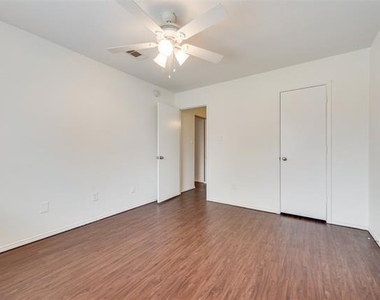 516 Roberts Drive - Photo Thumbnail 19