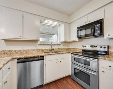 516 Roberts Drive - Photo Thumbnail 12