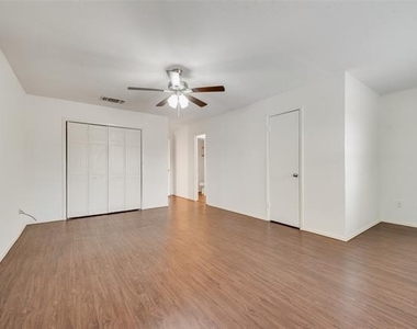 516 Roberts Drive - Photo Thumbnail 23