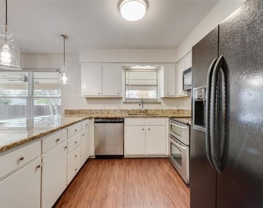 516 Roberts Drive - Photo Thumbnail 11