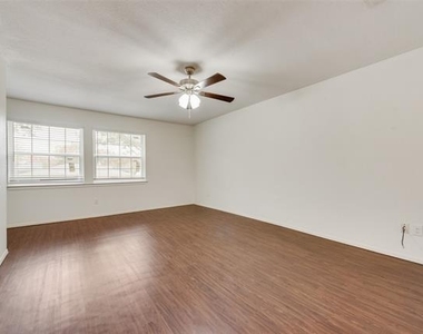 516 Roberts Drive - Photo Thumbnail 21
