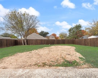 516 Roberts Drive - Photo Thumbnail 26