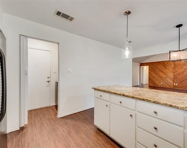 516 Roberts Drive - Photo Thumbnail 13