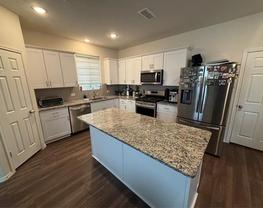 909 Cormorant Street - Photo Thumbnail 11