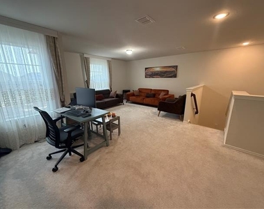 909 Cormorant Street - Photo Thumbnail 16