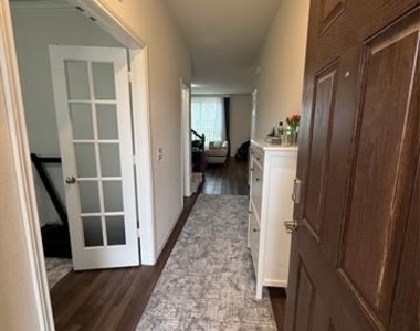 909 Cormorant Street - Photo Thumbnail 6