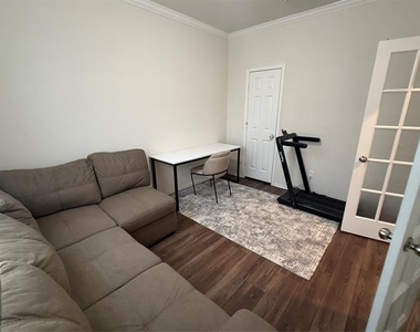 909 Cormorant Street - Photo Thumbnail 7