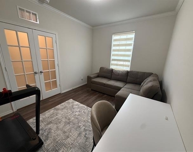 909 Cormorant Street - Photo Thumbnail 8