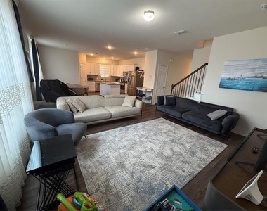 909 Cormorant Street - Photo Thumbnail 13