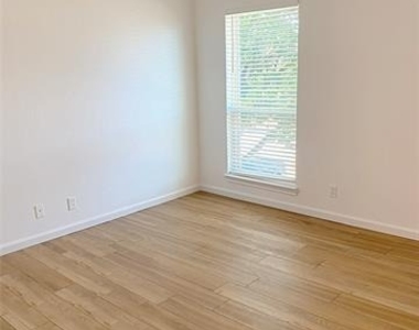 1105 Calico Lane - Photo Thumbnail 4