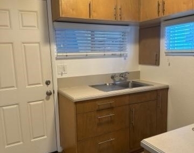 852 W 18th - Photo Thumbnail 6