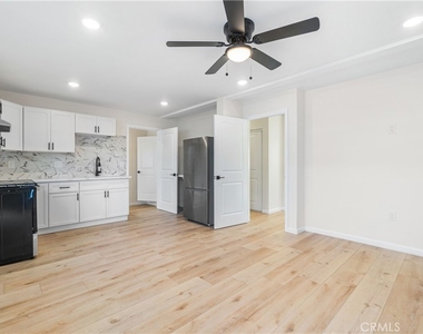 523 W 12th - Photo Thumbnail 2