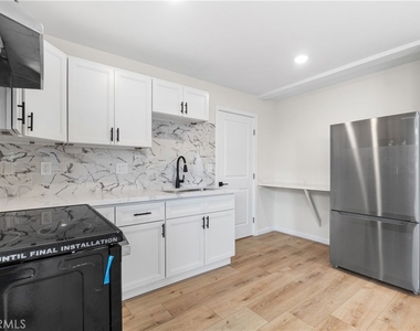 523 W 12th - Photo Thumbnail 6