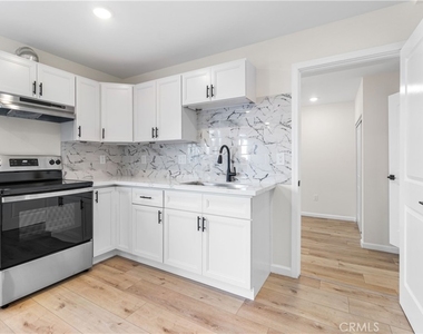 523 W 12th - Photo Thumbnail 4