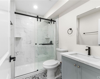 523 W 12th - Photo Thumbnail 9