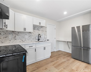 523 W 12th - Photo Thumbnail 6