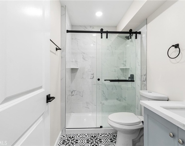 523 W 12th - Photo Thumbnail 10