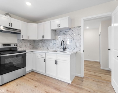 523 W 12th - Photo Thumbnail 4