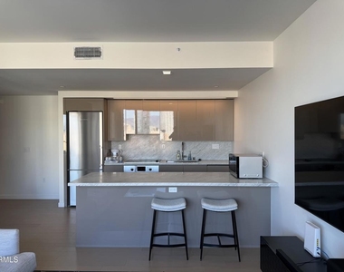 1050 S Grand Avenue - Photo Thumbnail 4