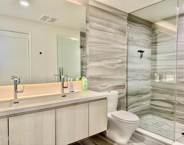 1050 S Grand Avenue - Photo Thumbnail 6