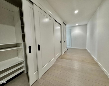 1050 S Grand Avenue - Photo Thumbnail 8