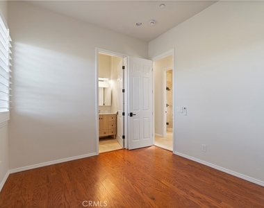 37420 Leta - Photo Thumbnail 11