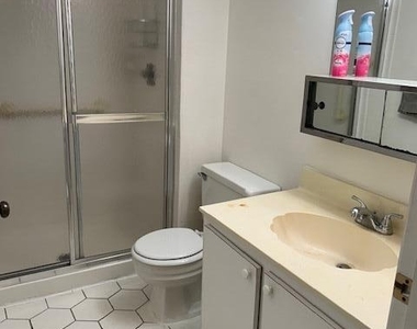 221 Lake Meryl Drive - Photo Thumbnail 13