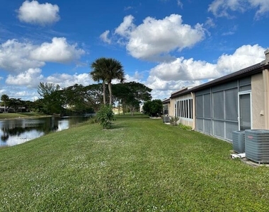 221 Lake Meryl Drive - Photo Thumbnail 17
