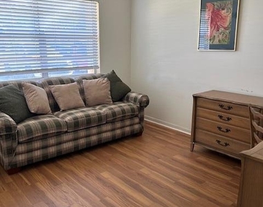 221 Lake Meryl Drive - Photo Thumbnail 11