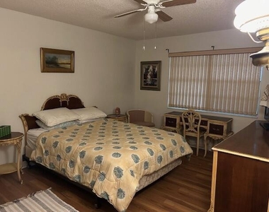 221 Lake Meryl Drive - Photo Thumbnail 7