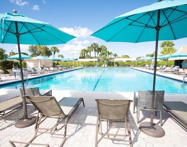 221 Lake Meryl Drive - Photo Thumbnail 21