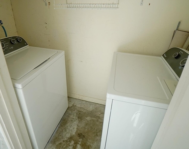 2828 Casita Way - Photo Thumbnail 15