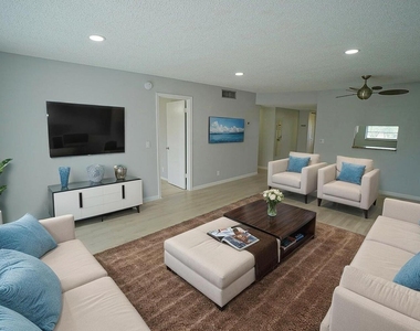 2828 Casita Way - Photo Thumbnail 5