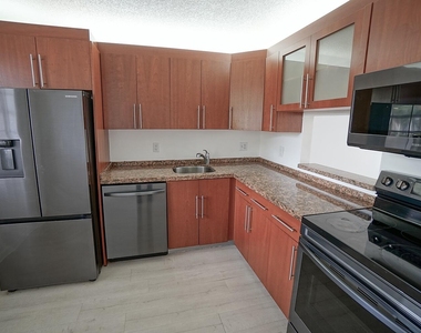 2828 Casita Way - Photo Thumbnail 6
