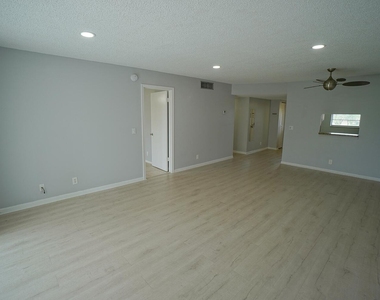 2828 Casita Way - Photo Thumbnail 4