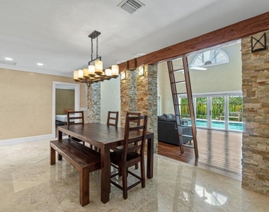 870 Nw 7th Street - Photo Thumbnail 13