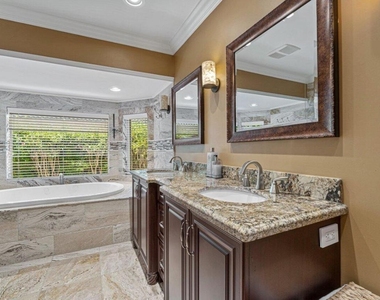 870 Nw 7th Street - Photo Thumbnail 24