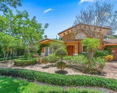 870 Nw 7th Street - Photo Thumbnail 1