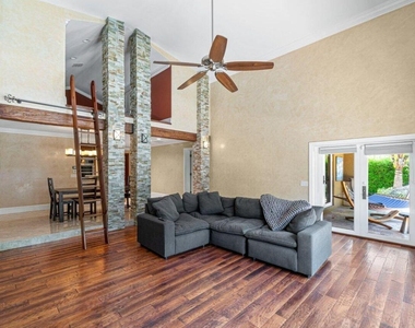 870 Nw 7th Street - Photo Thumbnail 14