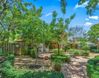 870 Nw 7th Street - Photo Thumbnail 3