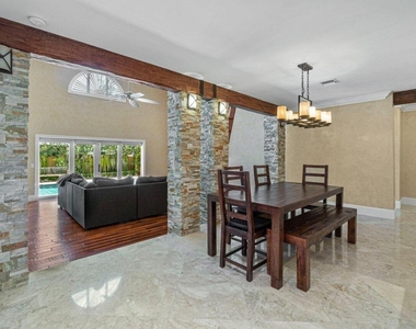 870 Nw 7th Street - Photo Thumbnail 12