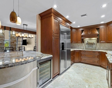 870 Nw 7th Street - Photo Thumbnail 8