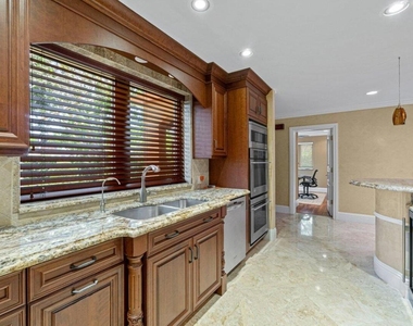 870 Nw 7th Street - Photo Thumbnail 9