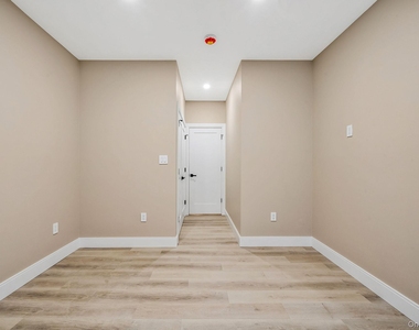 24 Skillman Street - Photo Thumbnail 5
